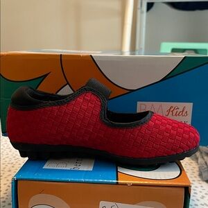 bernie mev. Red Kids Shoes Kendra K youth NIB
